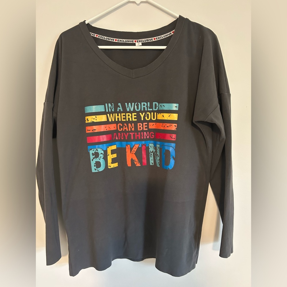 Women’s 'Be Kind' Gray Long Sleeve Shirt
